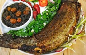 fish2 280x178 - طرز تهیه ماهی شکم پر